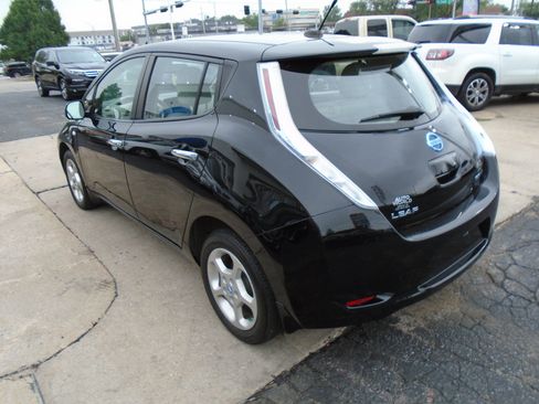 Used 2011 Nissan Leaf w/ Eco Design Pkg FWD image 4