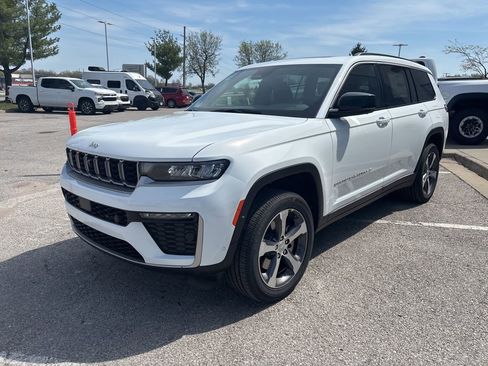 New 2026 Jeep Grand Cherokee L Limited AWD/4WD image 13