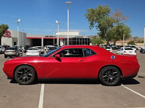 Used 2017 Dodge Challenger R/T w/ Driver Convenience Group RWD image 9