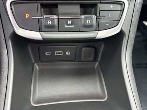 Used 2024 GMC Terrain SLE image 28