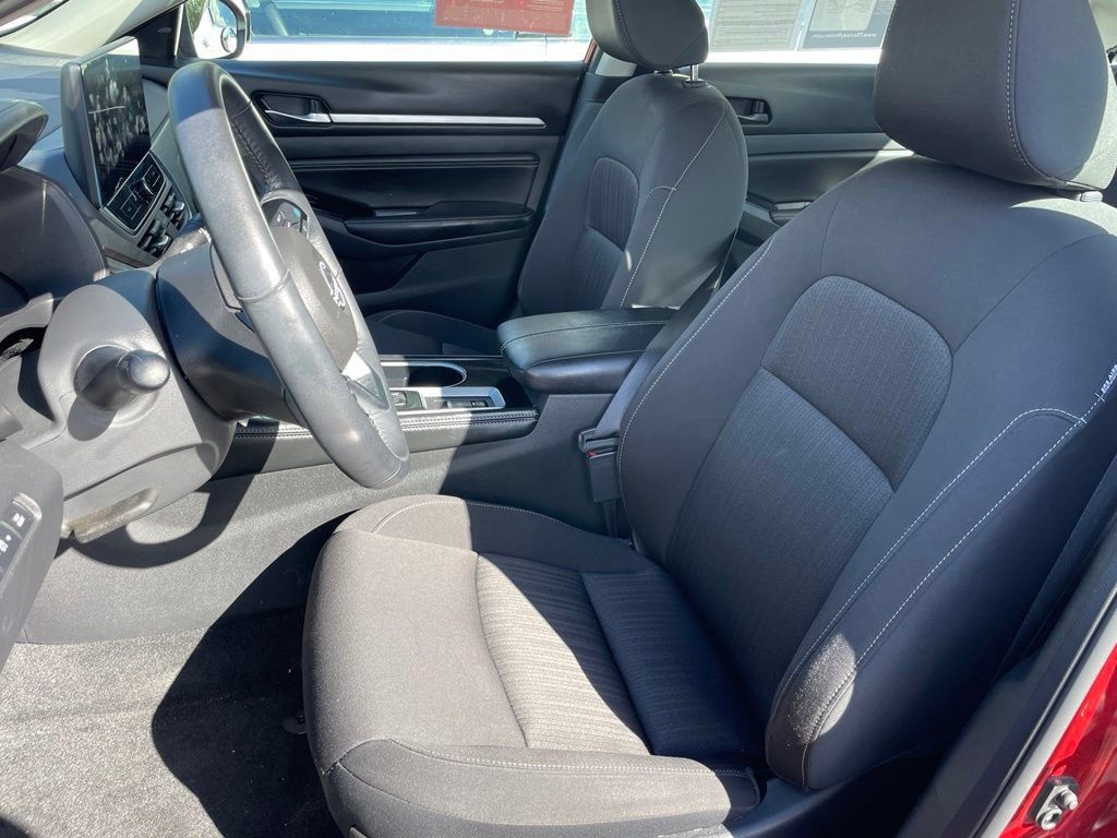 Certified 2023 Nissan Altima 2.5 SV w/ SV Premium Package AWD/4WD image 7