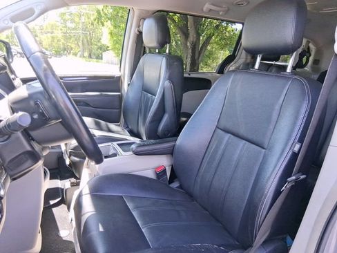 Used 2014 Chrysler Town & Country Touring FWD image 12