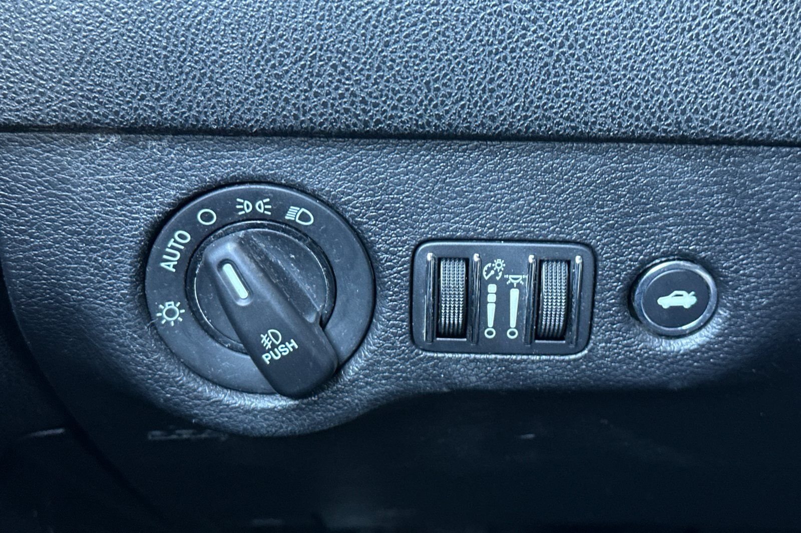 Used 2019 Dodge Charger R/T RWD image 30