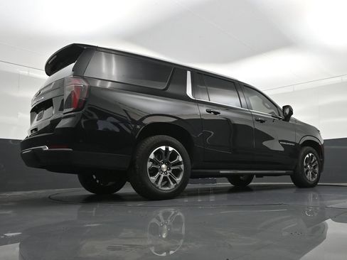 Used 2026 Chevrolet Suburban LS RWD image 29