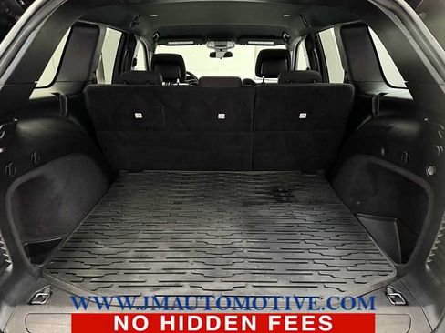 Used 2019 Jeep Grand Cherokee Laredo AWD/4WD image 16