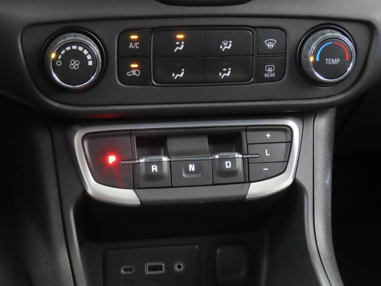 Used 2024 GMC Terrain SLE FWD image 12