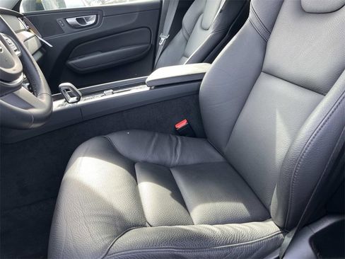 Used 2024 Volvo XC60 B5 Plus image 23