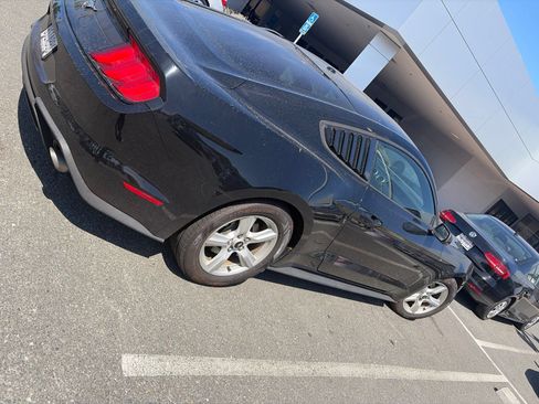 Used 2019 Ford Mustang Coupe RWD image 2