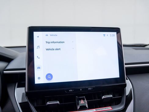 Used 2026 Toyota Corolla Cross XLE image 23