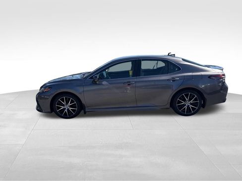 Used 2024 Toyota Camry SE AWD/4WD image 2
