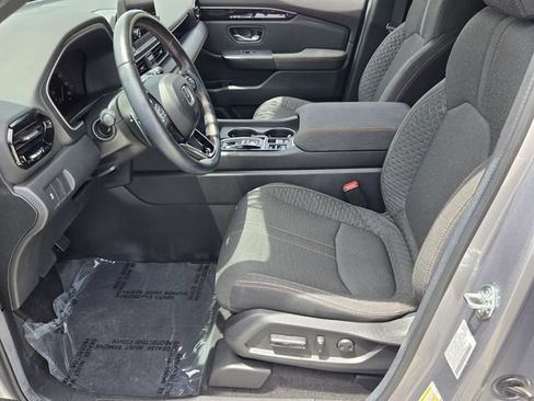 Used 2025 Honda Pilot Sport image 10