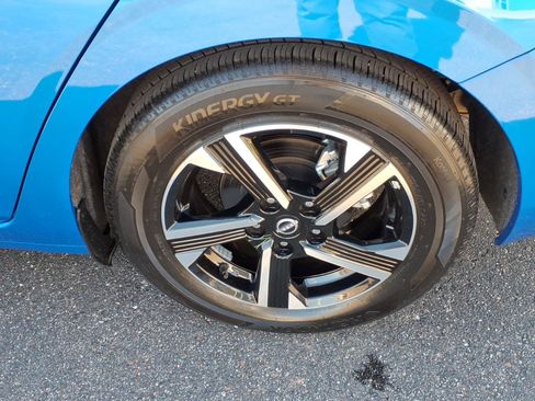 Used 2025 Nissan Sentra SV FWD image 12