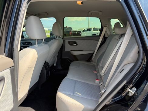 Used 2023 Nissan Rogue SV FWD image 9