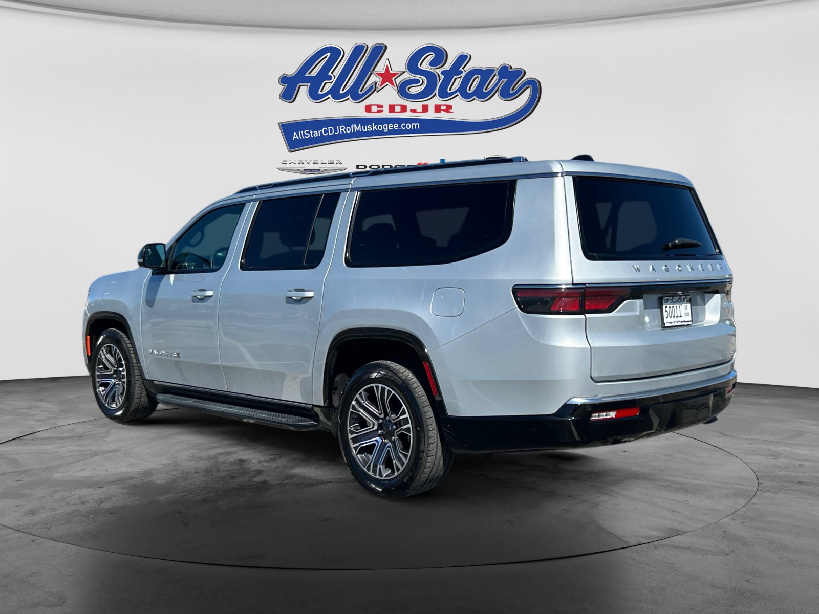 Used 2024 Jeep Wagoneer L Series II w/ Flexible Seating Group RWD image 7