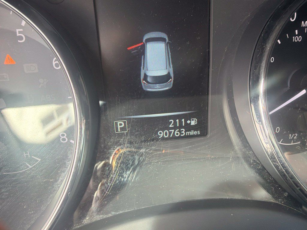 Used 2017 Nissan Rogue S w/ S Appearance Package FWD image 11