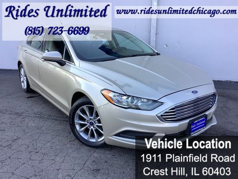 Used 2017 Ford Fusion SE FWD image 4