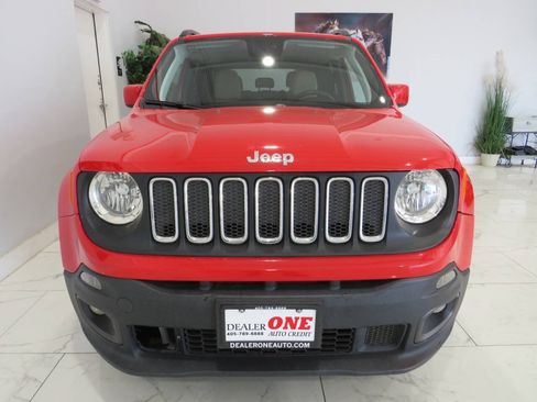 Used 2018 Jeep Renegade Latitude FWD image 9
