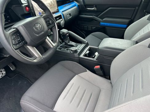 Used 2025 Toyota Tacoma TRD Sport w/ TRD Sport Upgrade Package image 10