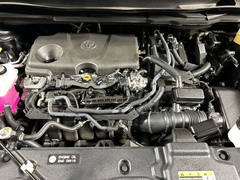 Used 2025 Toyota Sienna XLE image 11