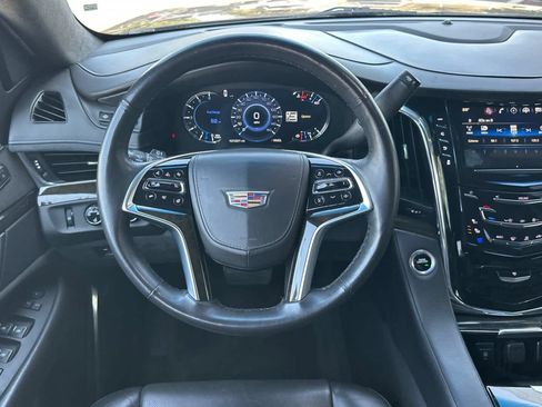 Used 2018 Cadillac Escalade Platinum AWD/4WD image 15