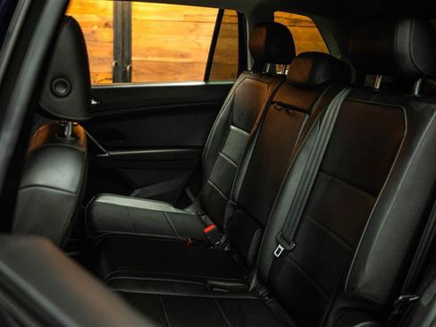 Used 2018 Volkswagen Tiguan SE w/ Panoramic Sunroof Package FWD image 10