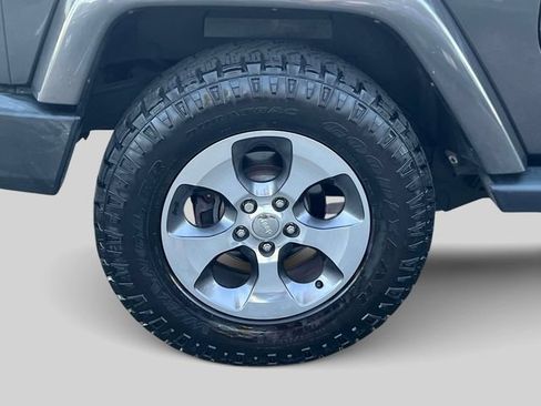 Used 2016 Jeep Wrangler Sahara w/ Connectivity Group AWD/4WD image 14