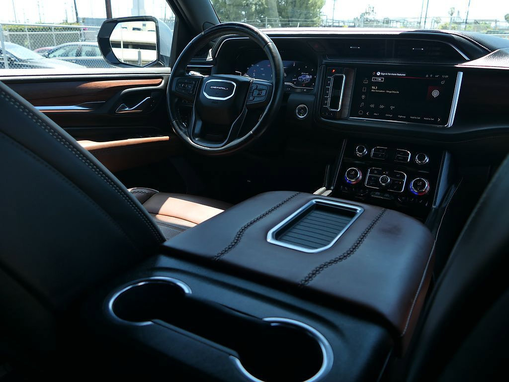 Used 2024 GMC Yukon Denali Ultimate AWD/4WD image 26