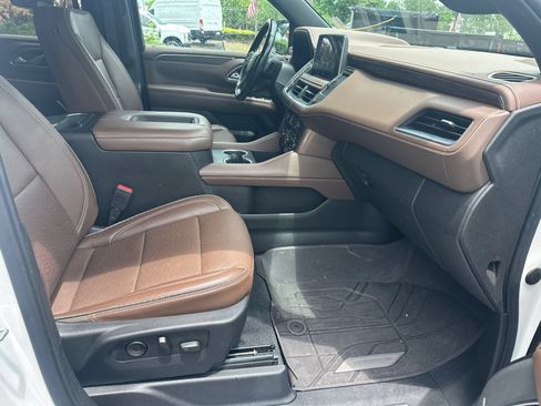 Used 2021 Chevrolet Suburban High Country w/ Premium Package AWD/4WD image 15