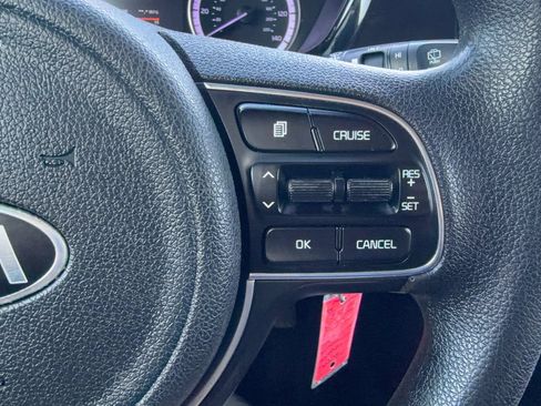 Used 2020 Kia Niro LX FWD image 17