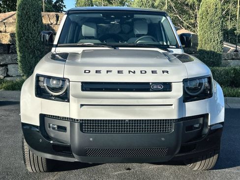 Used 2026 Land Rover Defender 130 X-Dynamic SE AWD/4WD image 8