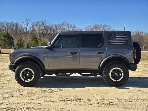 Used 2023 Ford Bronco Badlands image 14