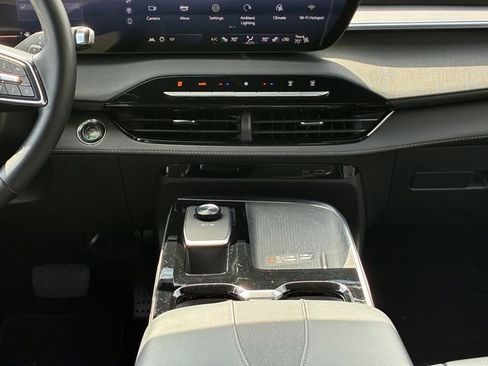 Certified 2025 Buick Enclave Sport Touring AWD/4WD image 20
