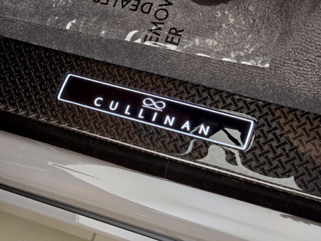 New 2027 Rolls-Royce Cullinan Black Badge AWD/4WD image 34