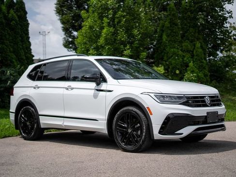 Used 2022 Volkswagen Tiguan SE R-Line AWD/4WD image 3