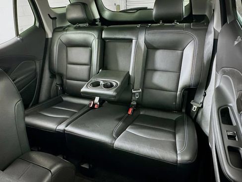 Used 2024 GMC Terrain SLT FWD image 11