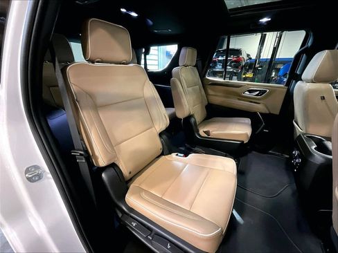 Used 2023 Chevrolet Tahoe Premier w/ Premium Package 2 AWD/4WD image 16
