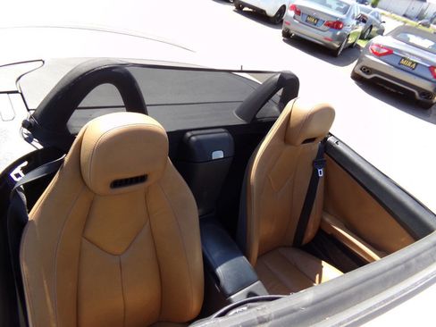 Used 2011 Mercedes-Benz SLK 300 image 16