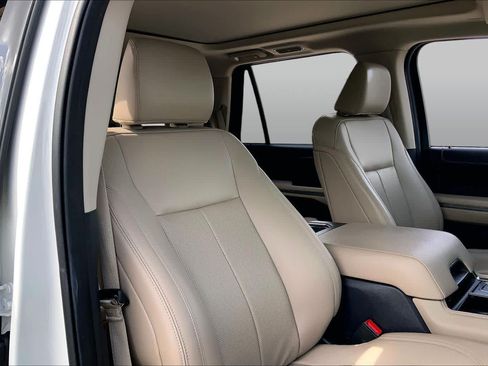 Used 2022 Ford Expedition XLT RWD image 9
