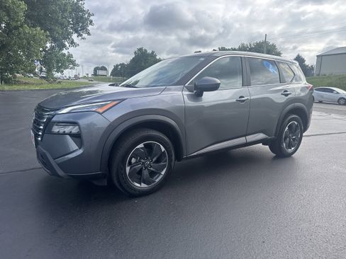 Used 2025 Nissan Rogue SV AWD/4WD image 2