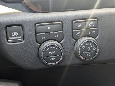 Used 2025 Chevrolet Silverado 2500 LT w/ Trail Boss Package AWD/4WD image 74