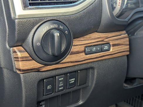 Used 2018 Nissan Titan SL w/ Chrome Package image 21