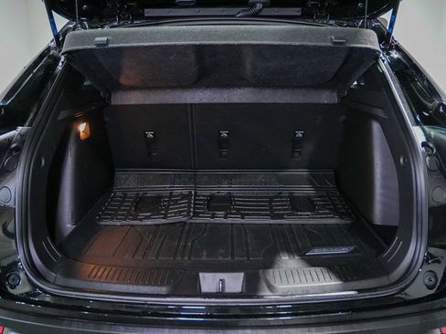 Used 2025 Chevrolet Trax RS w/ Sunroof Package FWD image 22