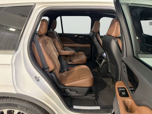 Used 2021 Lincoln Aviator Reserve w/ Elements Package Plus RWD image 13