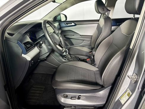 Used 2024 Volkswagen Taos SE image 11