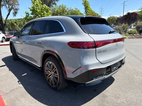 Used 2023 Mercedes-Benz EQS 580 4MATIC SUV image 3