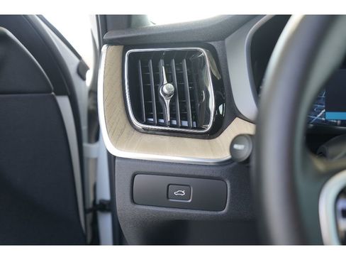 New 2026 Volvo XC60 B5 Plus w/ Climate Package PRO image 11