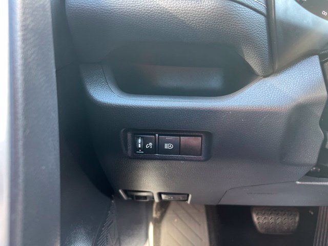 Used 2021 Toyota RAV4 LE AWD/4WD image 15