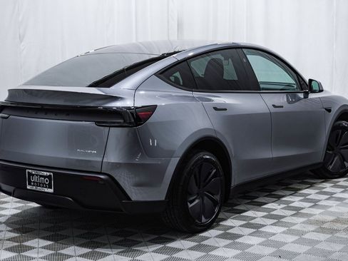 Used 2026 Tesla Model Y Long Range image 11
