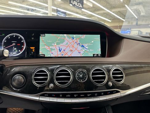Used 2017 Mercedes-Benz S 550 Sedan image 26