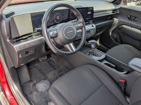 Used 2025 Hyundai Kona SEL AWD/4WD image 16